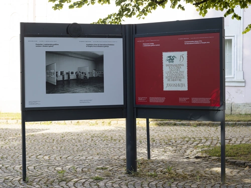 Začetek nečesa velikega. Leto 1955 in I. mednarodna grafična razstava. Postavitev razstave, Muzej novejše in sodobne zgodovine Slovenije, Ljubljana, 2025. Foto: Jaka Babnik. Arhiv MGLC.