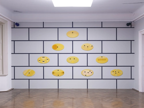 Honza Zamojski, Middleman, 2023, installation view.