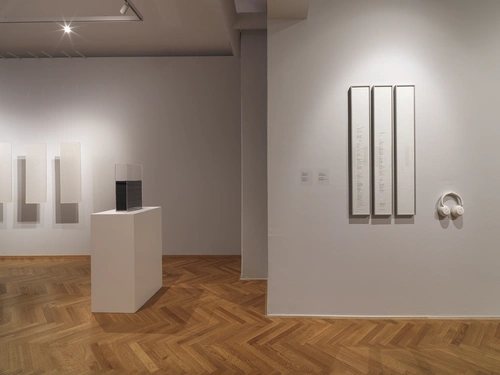 Shirin Salehi, HUM, HUM, HUM. Postavitev razstave, Grad Tivoli, 2026/27.