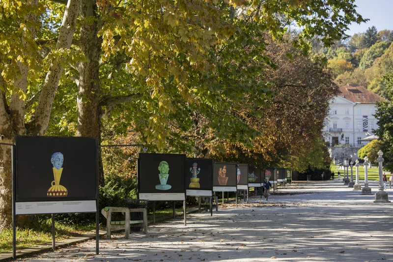 Sinzo Aanza receives the Audience Award of the 36th Ljubljana Biennale of Graphic Arts